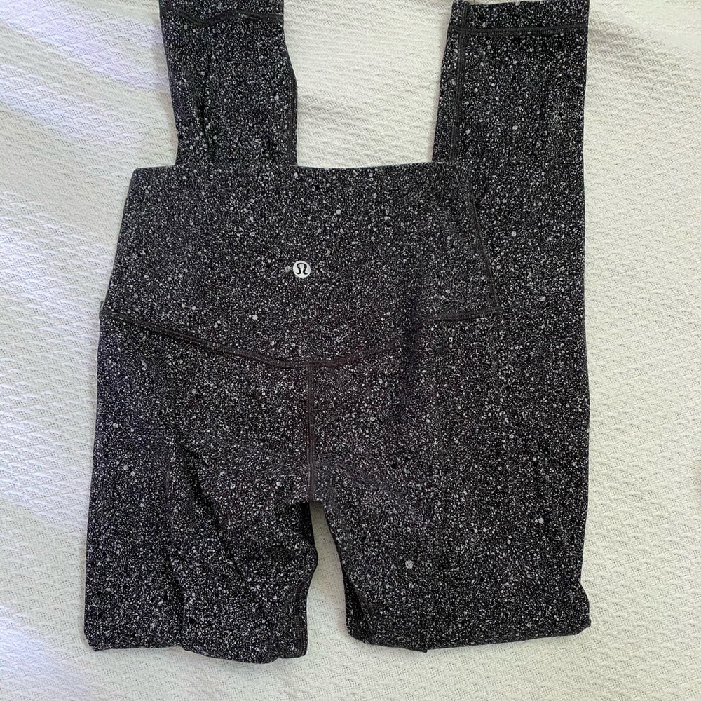 Lululemon Align 25” size 2 black white pattern